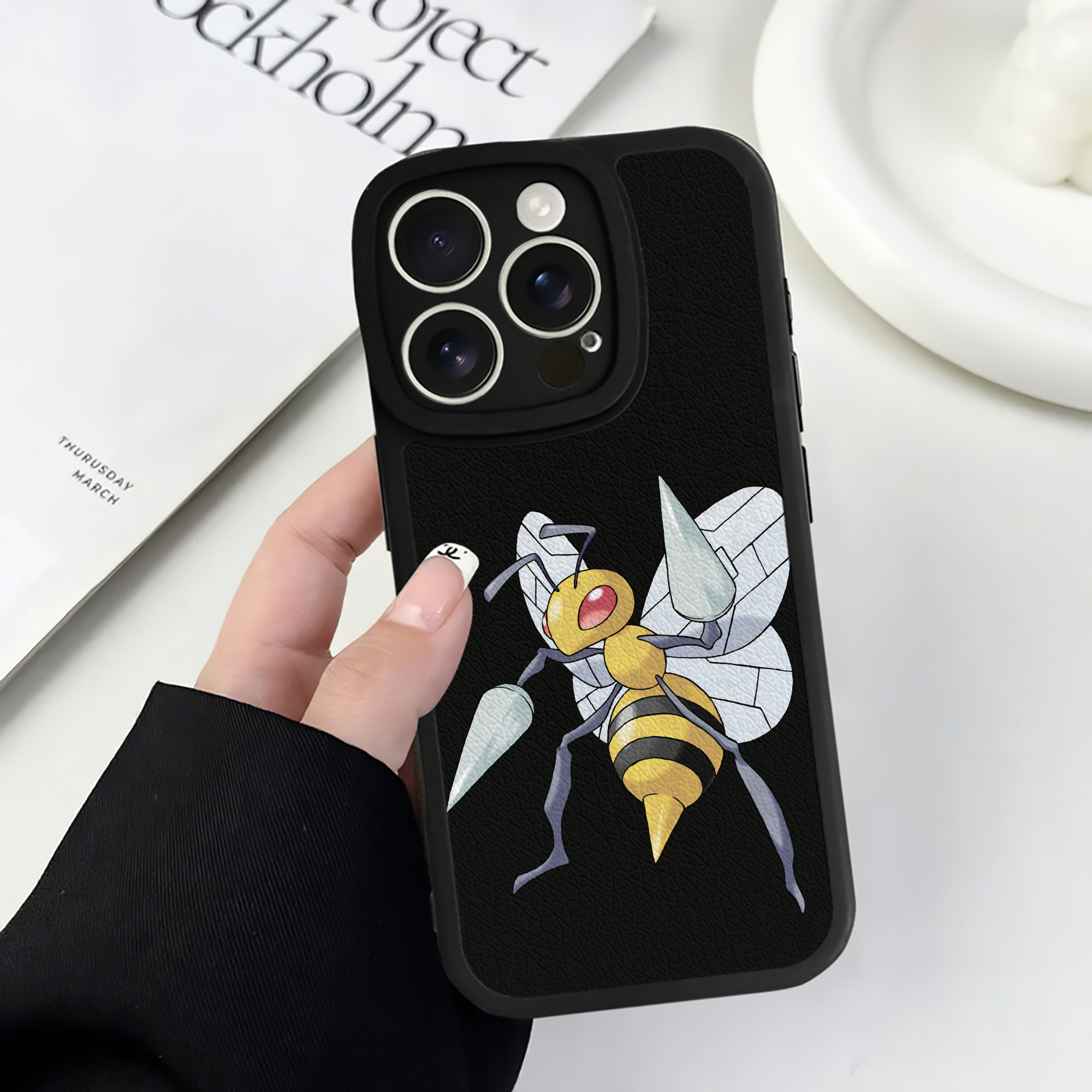 （画像用） ポケットモンスター Pokémon 【iPhone 16シリーズ対応】シリコンスマホケース（レザー調） 材質：シリコン